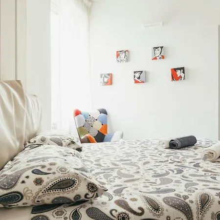 Apartment Chromotherapy House *